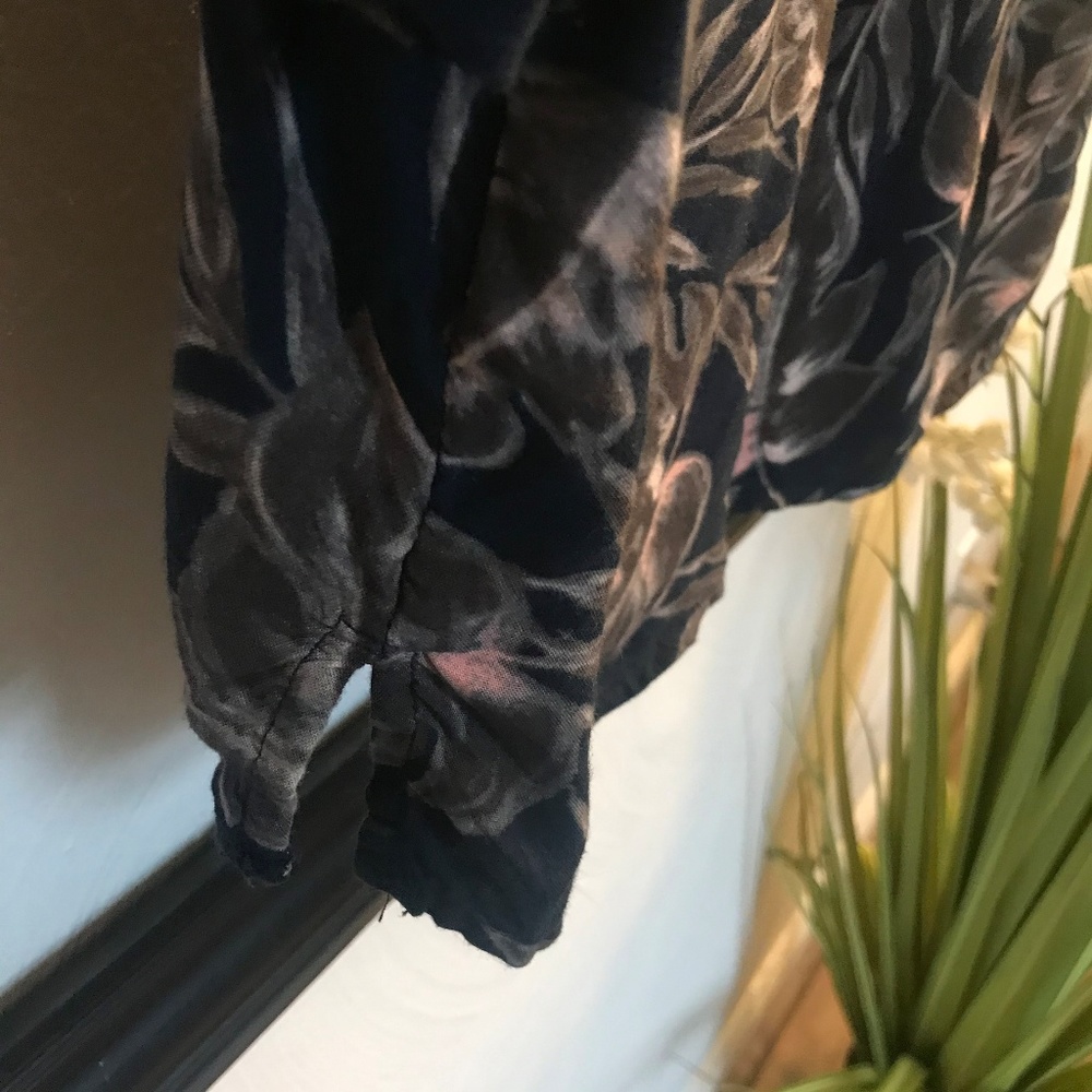 Floral Cropped Button down medium - Picture 7 of 7